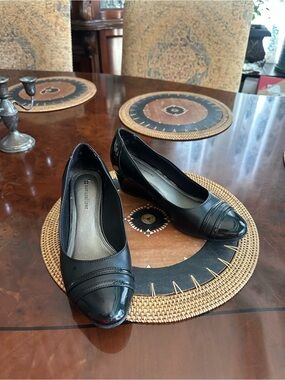Naturalizer Black Leather shoes with Cap-Toe Detail